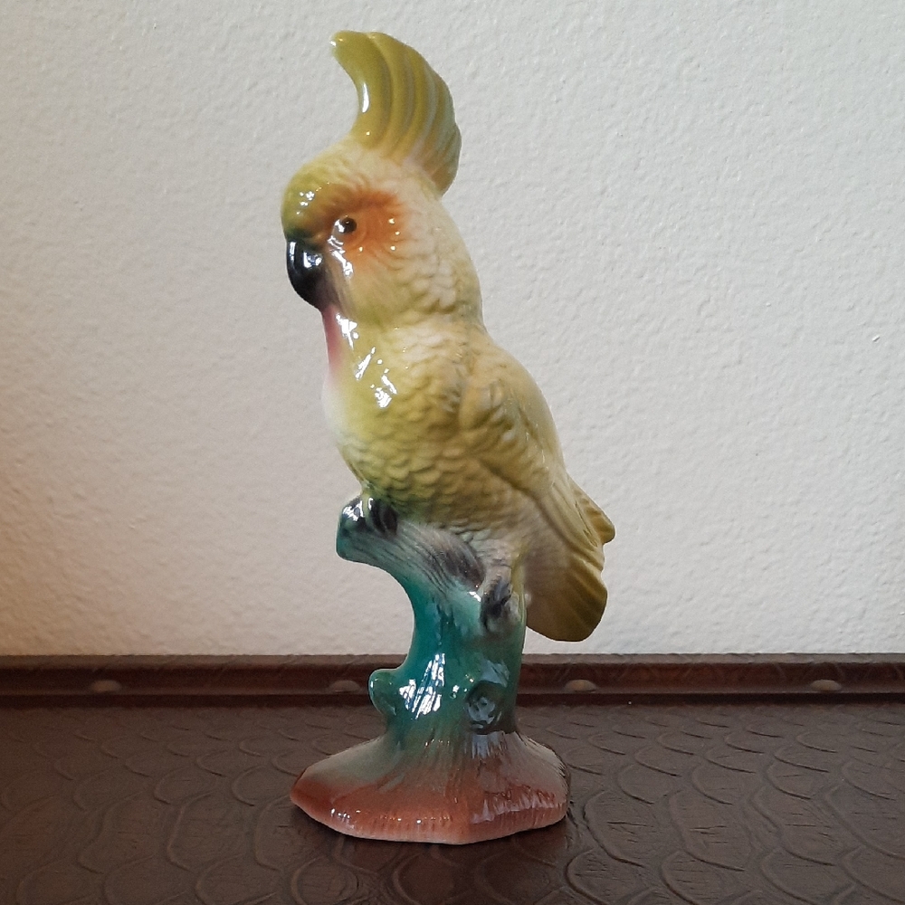 Beautiful Bird Statue